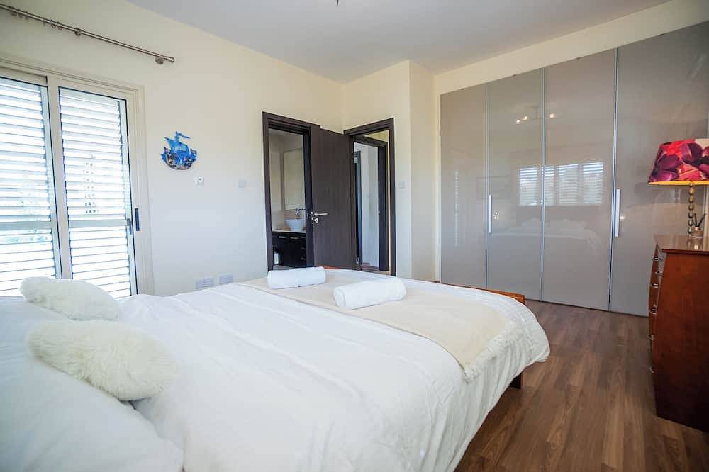 Seaside 3 Bedroom Villa - Private Pool in Πύλα, Larnaca Bezirk