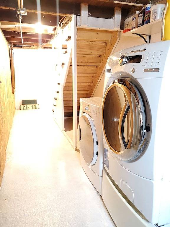 Cottage Suite Whirlpool Tub in Madison, Dane County
