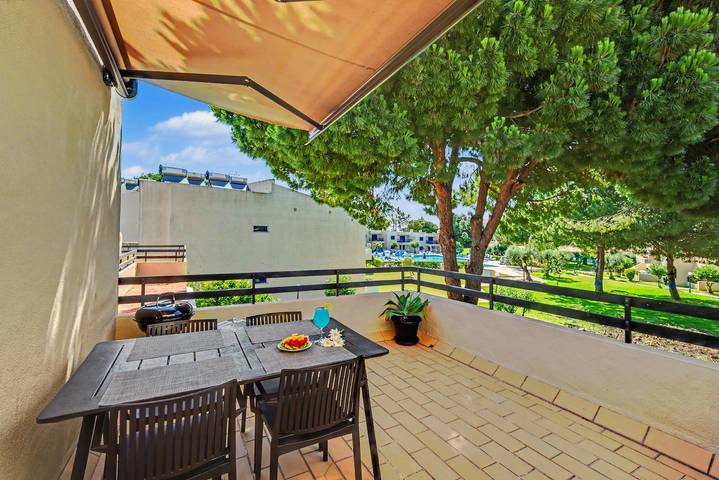 Entire apartment, Apartment 'Hakuna Matata House' with Shared Pool, Wi-Fi and Air Conditioning in Portimão, Faro District