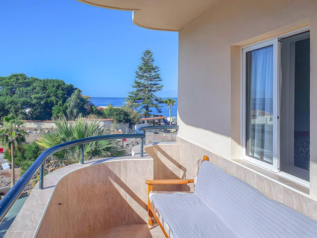 Ganze Wohnung, Ferienwohnung 'Costamar Oceanview 1 Bed' mit Meerblick, Gemeinschaftspool und Wlan in Los Cristianos, Arona