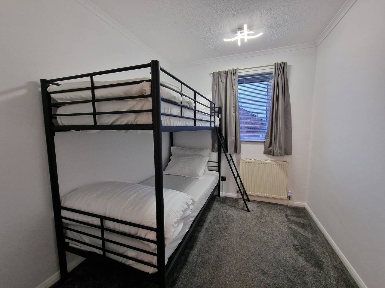 3 Bed House - Sleeps 8 - Parking - Wifi in Colchester, Essex