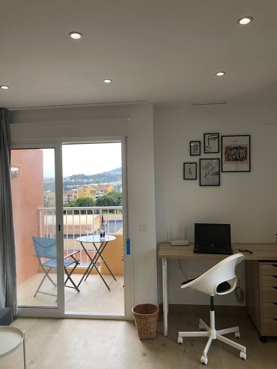 Hel leilighet, Apartment 'Aguila 900' with Private Terrace, Wi-Fi, and Air Conditioning in Benalmádena Costa, Benalmádena