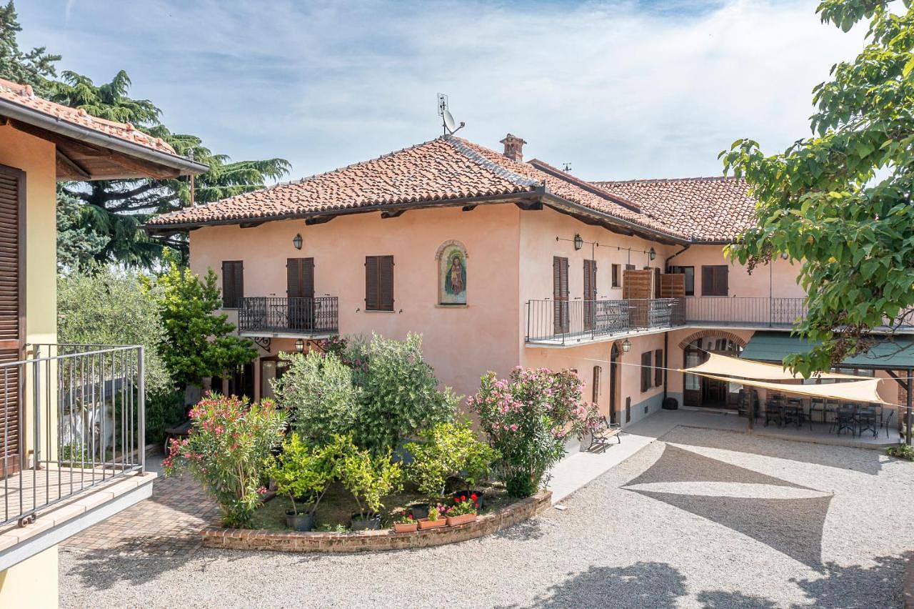 Geheel appartement, Agriturismo Cantine Bevione - Family Apartments with panoramic view in Farigliano, Langhe