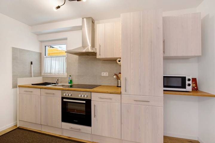 Entire apartment, Holiday Apartment 'Am Alenberg' with Private Terrace, Shared Garden and Wi-Fi in Münsingen, Neckar-Alb