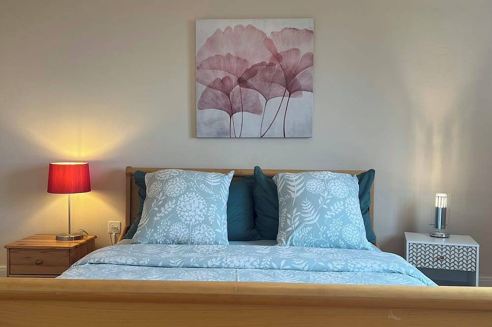 Appartamento intero, Nice Apartment, lake view, 3 bedrooms, Floor 1 in Neuchâtel, Three-Lakes