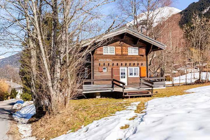 Gîte pour 7 personnes, avec vue et jardin, adapté aux familles dans Office De Tourisme Des Contamines Montjoie - 2