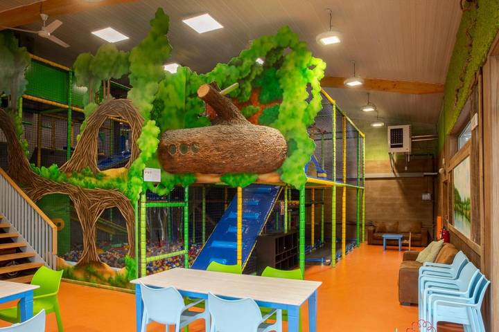 Parc de vacances pour 6 personnes, avec jacuzzi ainsi que sauna et terrasse, animaux acceptés à Froidchapelle - 2