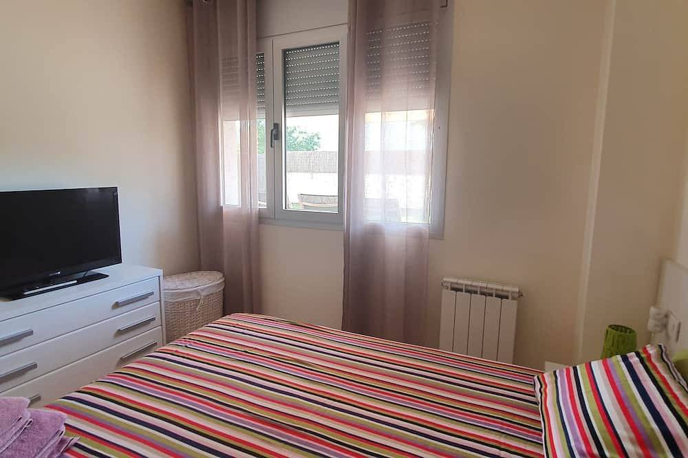 Entire apartment, Apartment in St Feliu de Guíxols, wifi, pool, large terrace in Sant Feliu de Guíxols, Costa Brava