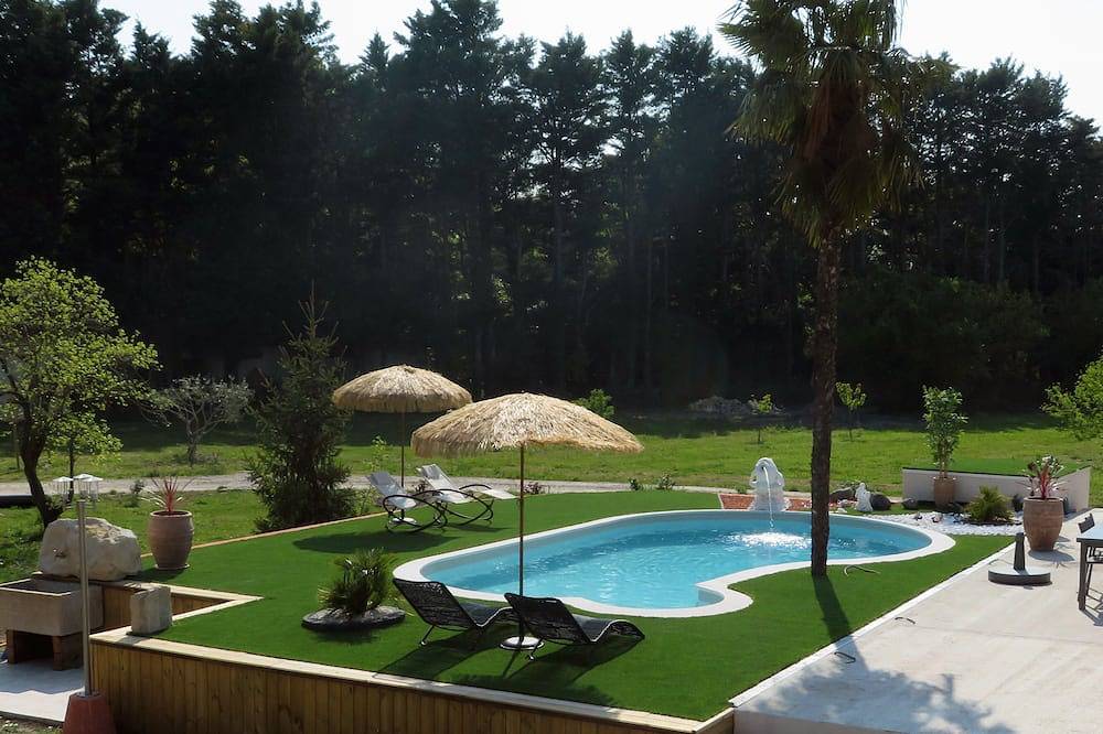 Ganze Wohnung, Unabhängiges möbliertes Studio 3 * mit Swimmingpool in L'Isle-sur-la-Sorgue, Vaucluse