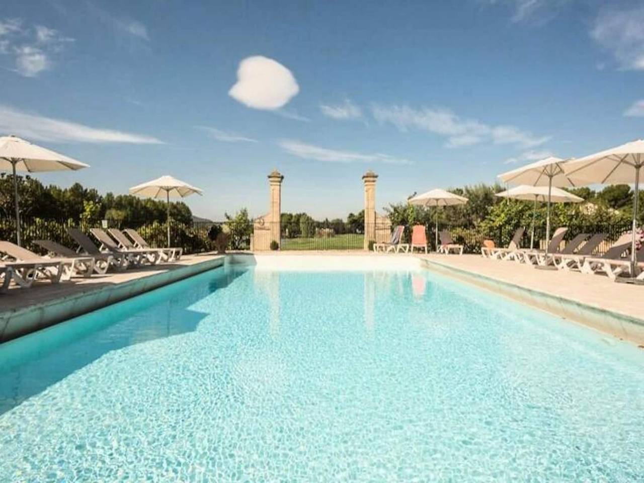 Ganze Wohnung, Wohnung in Provence mit Wellenbad & Golf in Mallemort, Arles und Umgebung