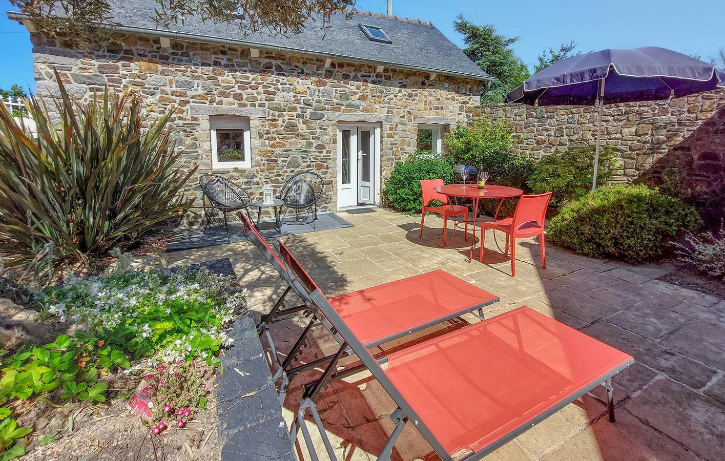 Appartement confortable avec jardin et parking, à 1,5 km de la plage des Rosaires in Plérin, Côte de Goëlo