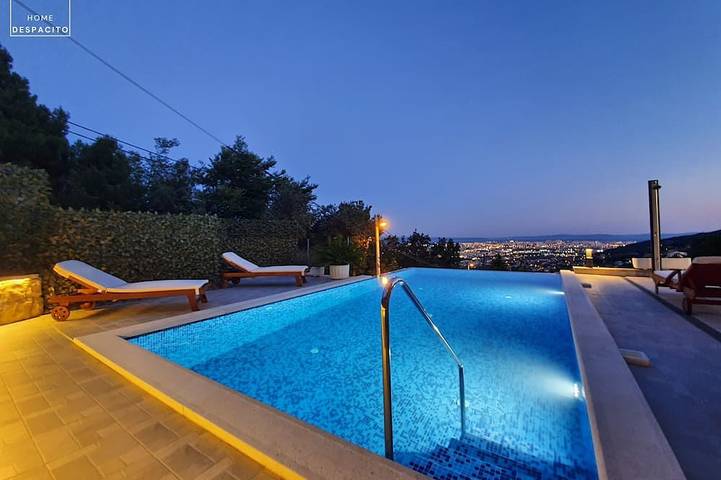 Villa pour 10 personnes, avec jardin et balcon à Solin