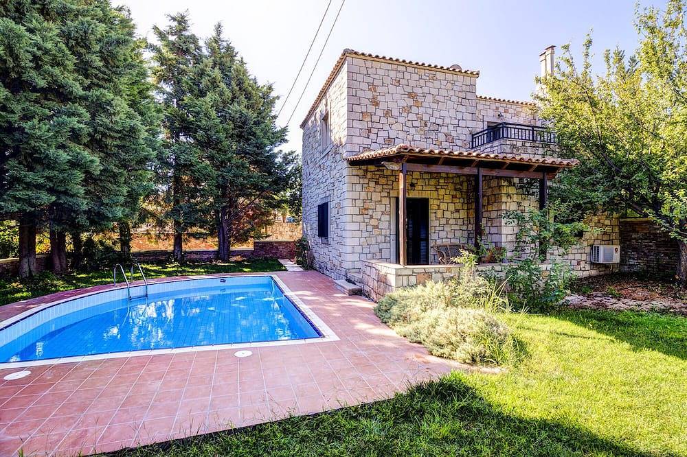 Two bedroom traditional villa with private pool in Iraklio-Heraklio region