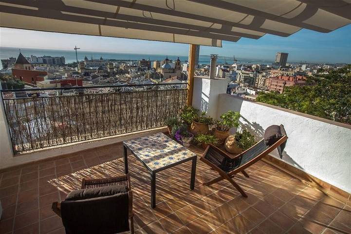 Holiday home for 6 people, with garden and balcony in Alicante