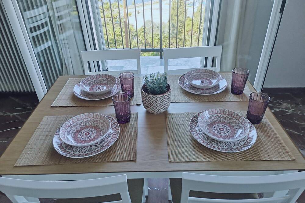 Ganze Wohnung, Spacius double room apartment 64 sqm fully equiped\nmagnificent sunset & sea view in Pylos, Messenien