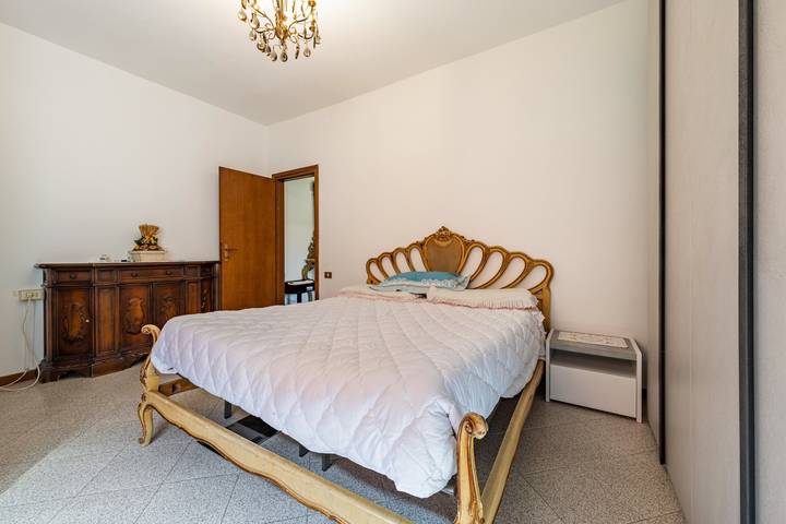 Entire apartment, Holiday Apartment "Luminoso" with Shared Garden and Wi-Fi in Bardolino, Garda Mountains
