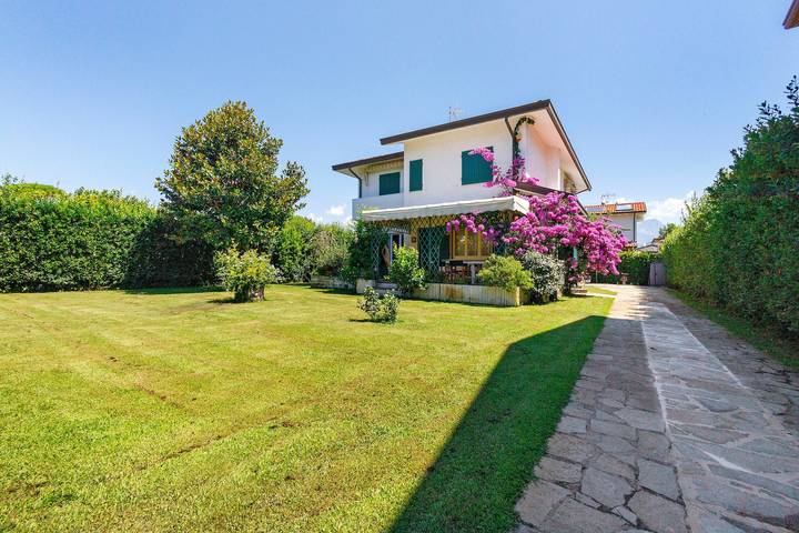 Villa per 10 persone, con Giardino a Forte dei Marmi