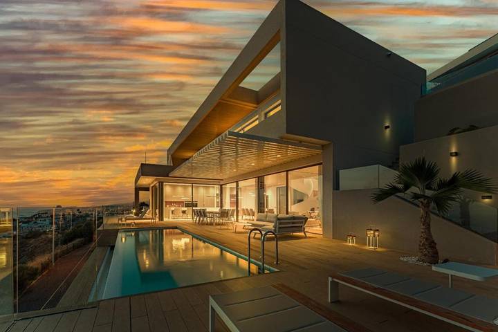 Villa für 8 Personen, mit Pool und Ausblick sowie Garten in Adeje