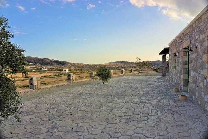 Vacation rental for 3 people, with balcony in Milos