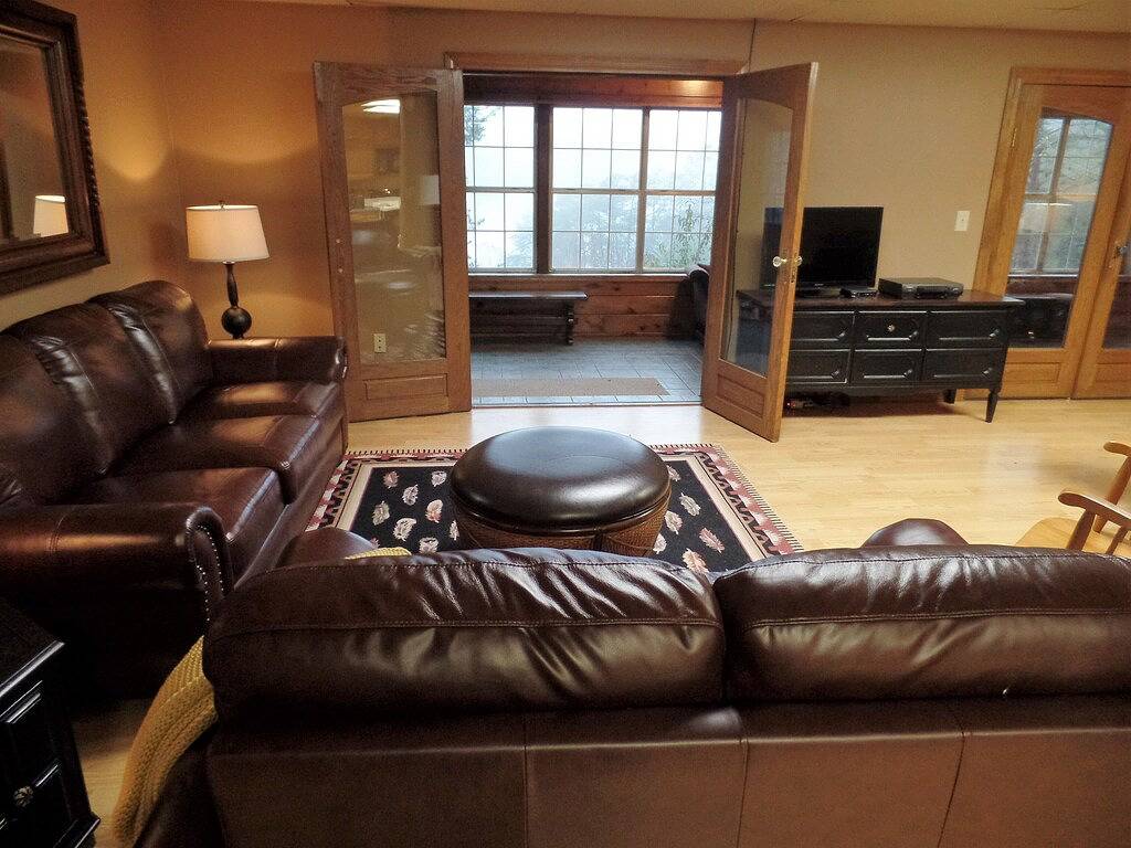 Lake Front Lodge mit schönem Blick auf den See und 5 Schlafzimmer und 5 Bäder in Monroe County (TN)