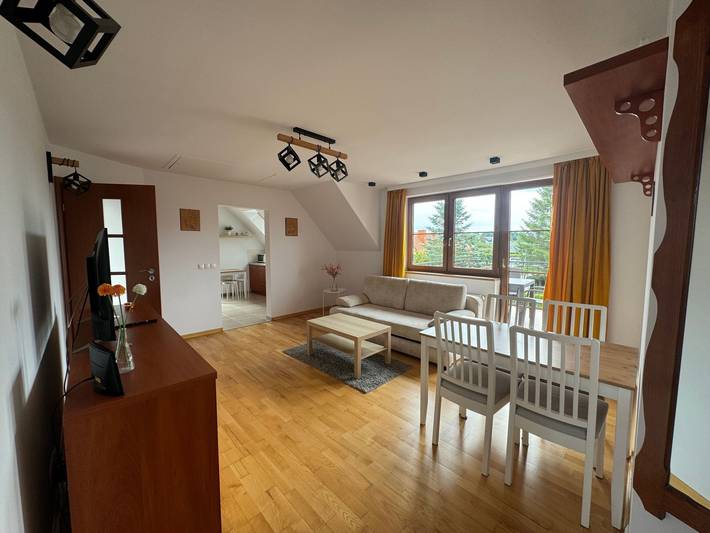 Apartament wakacyjny dla 6 osób, z Balkon i Taras oraz Ogród i Widok na jezioro w Sarbinowo