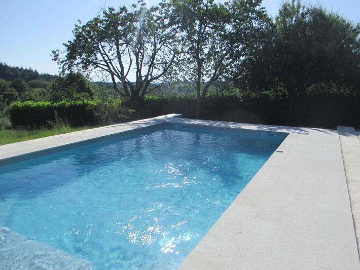 Location de vacances pour 4 personnes, avec jardin ainsi que vue et piscine à Beynat - 4