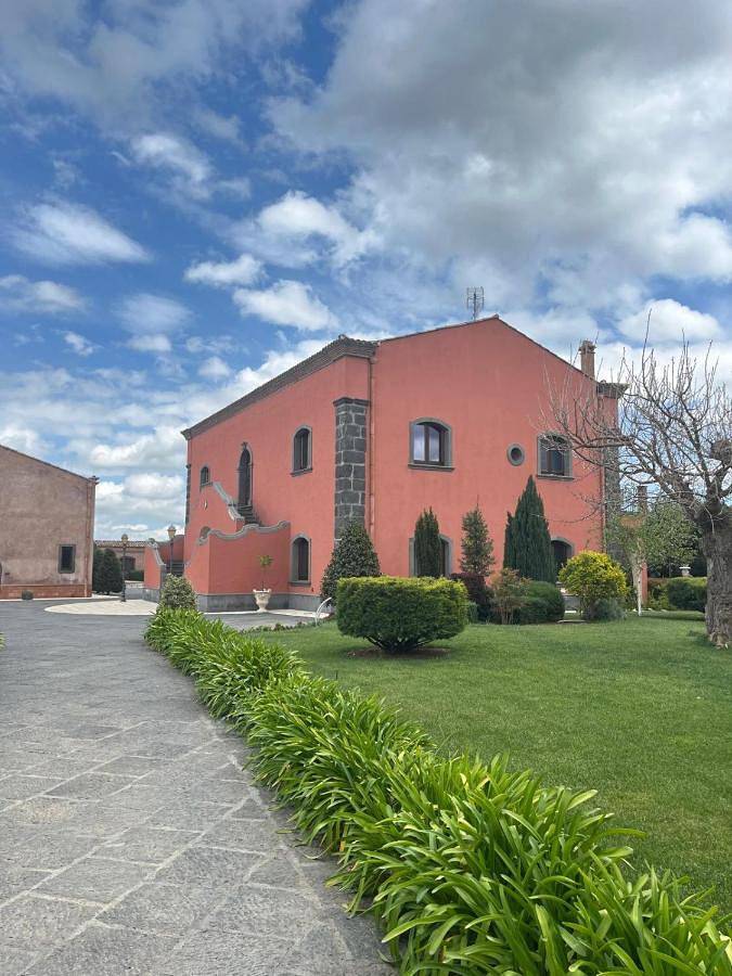 Alloggio in famiglia per 2 persone, con idromassaggio e piscina nonché giardino sull' Etna
