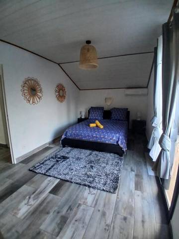 Location de vacances pour 6 personnes, avec terrasse ainsi que vue et jardin, animaux acceptés à Saint-Philippe