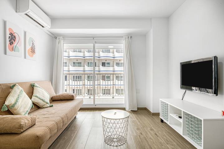 Entire apartment, Apartment 'Bonaire' with Sea View, Shared Pool and Private Terrace in Platja Nord de Gandia (Gandia), Playa de Gandía