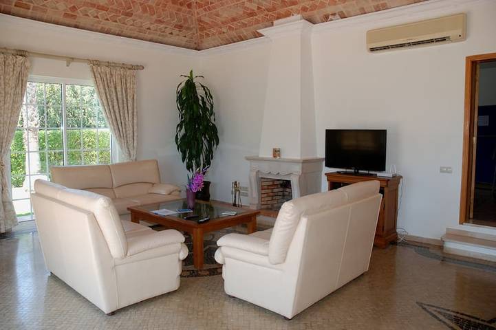 Location de vacances pour 10 personnes, avec jacuzzi et jardin dans Almancil - 3