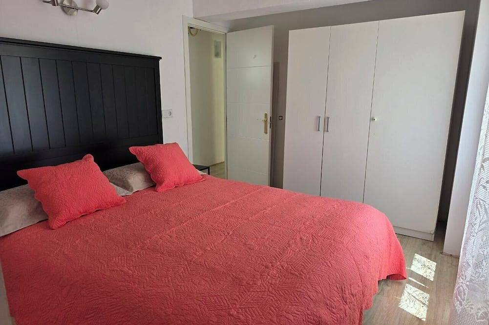 Entire apartment, Bright Seaside Apartment in Cala Millor | Beach Nearby in Cala Bona, Son Servera