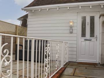 Log Cabin for 3 People in Herne Bay, Kent, Photo 1