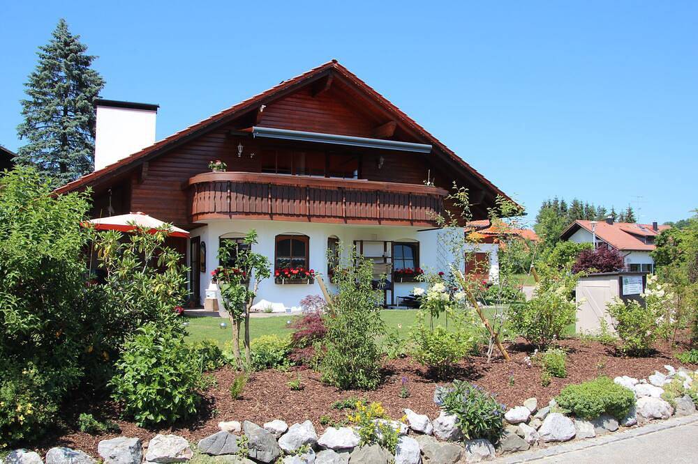 Ganze Wohnung, Country-style holiday apartment (sauna, table football, darts, billiards) in Argenbühl, Württembergisches Allgäu