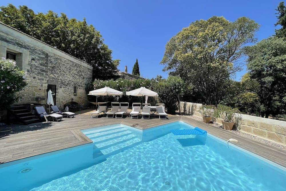 Tres jolie maison Vigneron climatisé, piscine, vue, au coeur du village 10 pers in Aigues-Vives, Côte méditerranéenne (France)