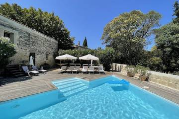 Gîte pour 10 personnes, avec jardin et balcon à Aigues-Vives