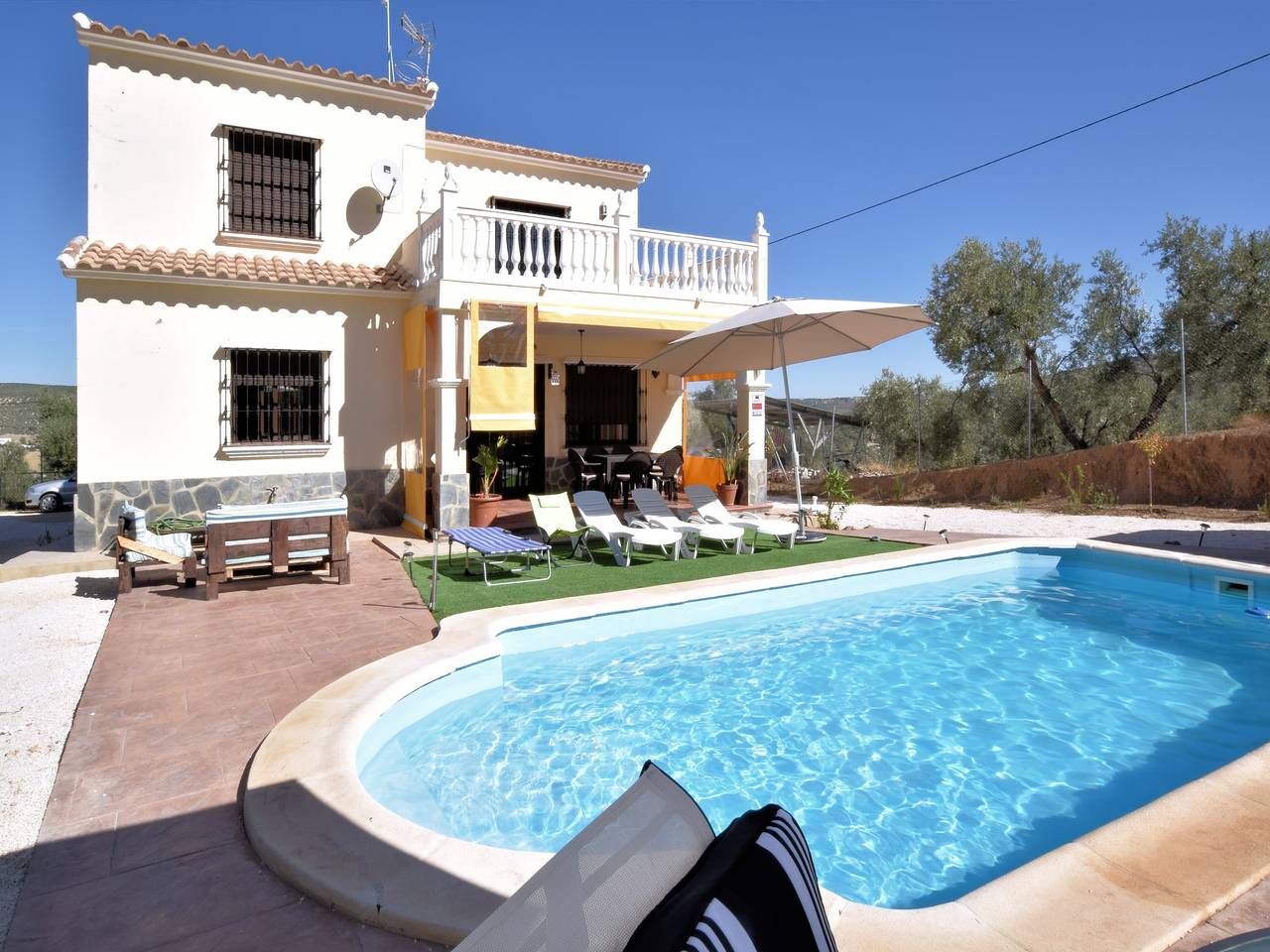 Wunderschöne Villa mit Whirlpool in Villanueva del Trabuco in Villanueva del Trabuco, Málaga Provinz