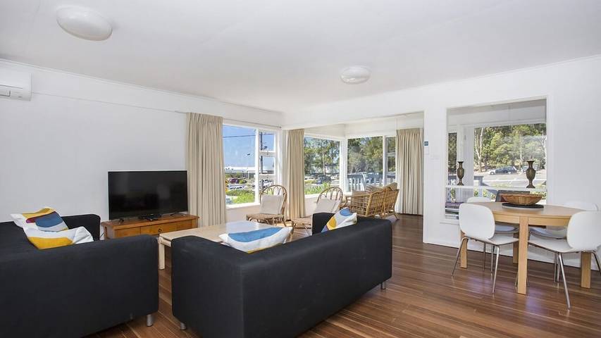 Holiday home for 12 people, with balcony in Mollymook