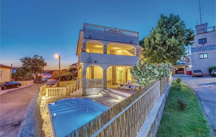 Ferienhaus für 10 Personen, mit Terrasse, mit Haustier in Novi Vinodolski - 4