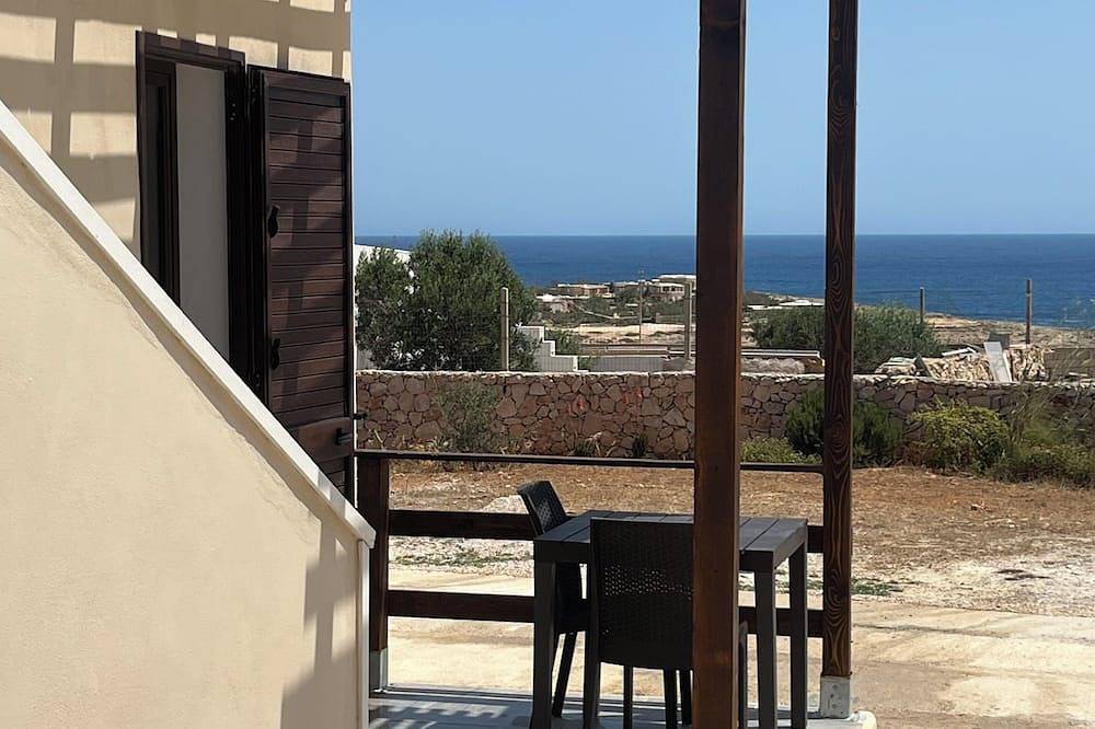 Ganze Wohnung, Madomare quiet and cozy studio apartment with sea view.  in Lampedusa Stadt, Pelagische Inseln
