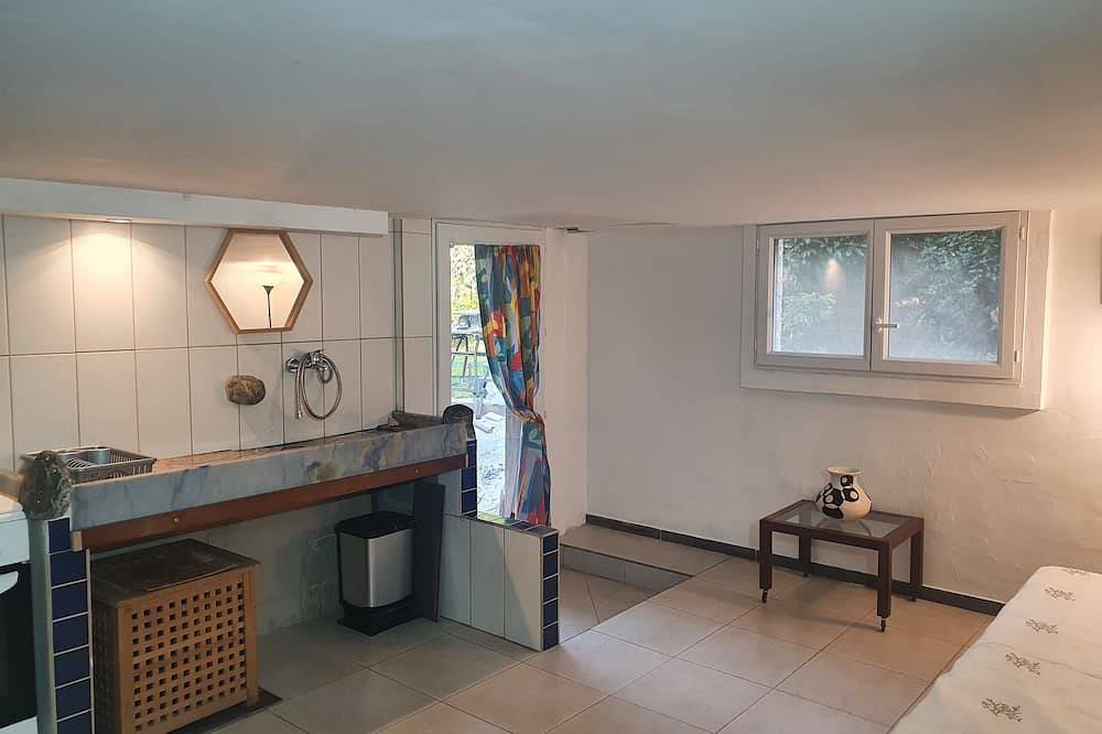 Appartement entier, Appartement 50 m2  en Sous sol (hauteur sous plafond 1,80 m) in Figari, Arrondissement de Sartène