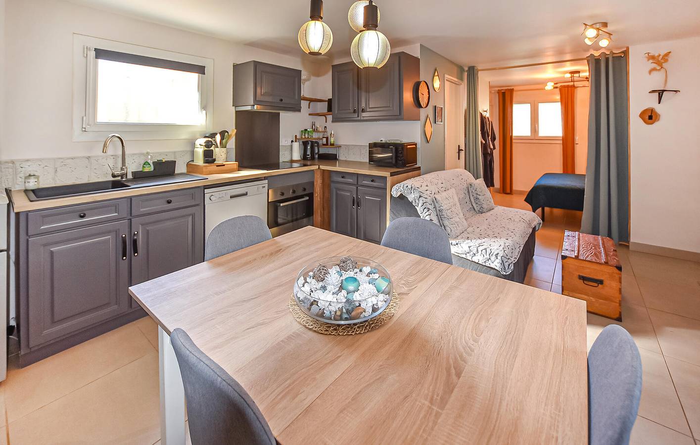 Modern Apartment with City Center 2.5km Away in Mazan, Parc naturel régional du Mont-Ventoux