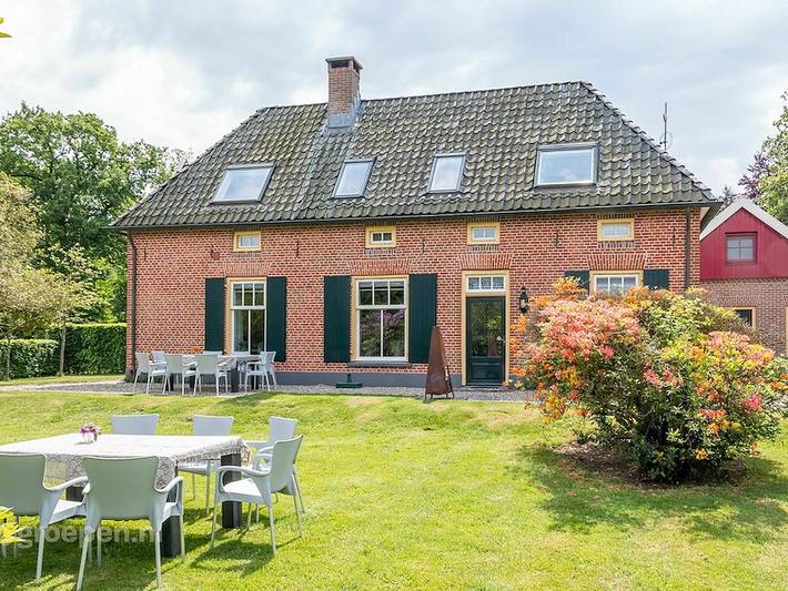 Bauernhof für 19 Personen, mit Balkon/Terrasse und Terrasse sowie Garten und Ausblick