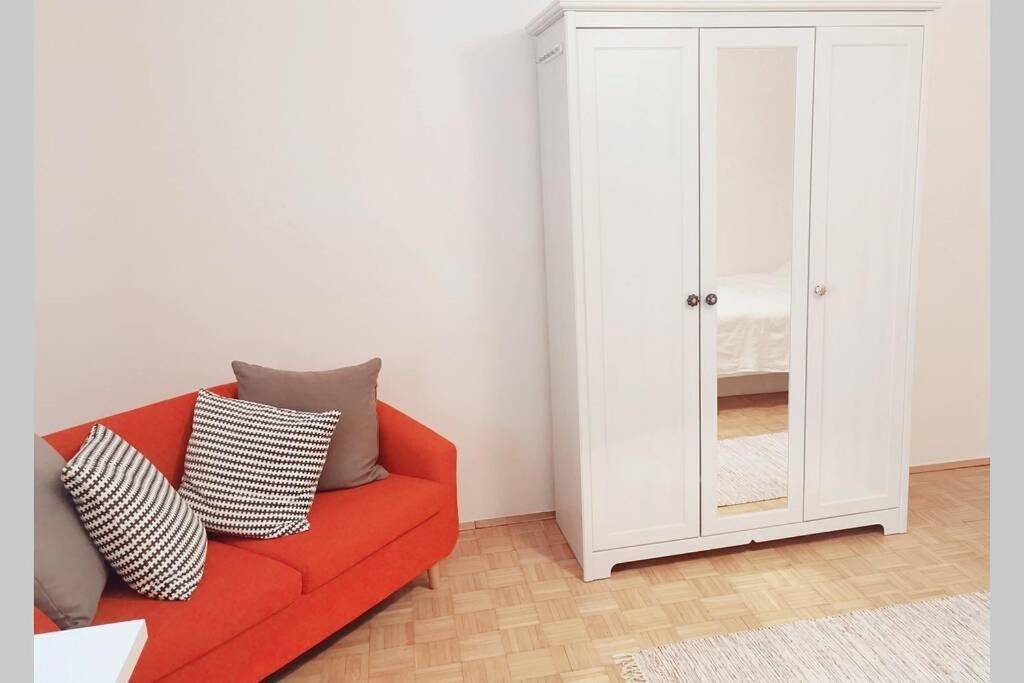 Ganze Wohnung, Two-Bedroom Apartment in Wieden (Wien Bundesland), Wien