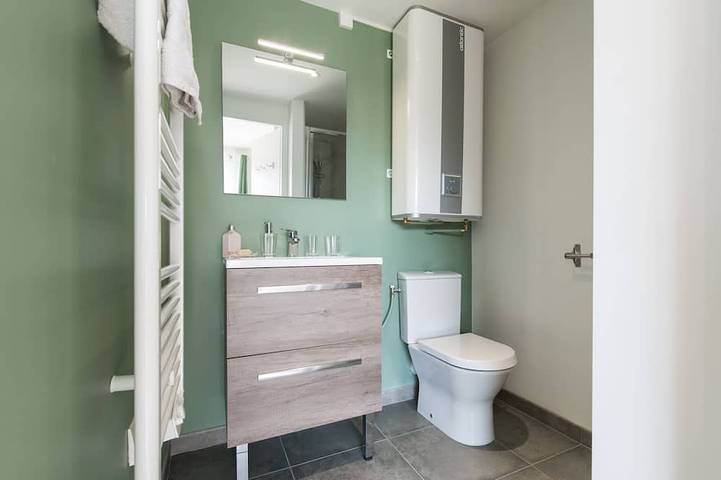 Apartamento entero, \"Green Cosy\", Doua / Insa / Cesi, balcón, garaje disponible, espacio de trabajo in Villeurbanne, Lyon region