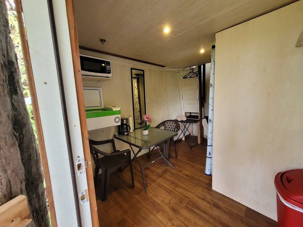 #5Cabin w/ Private indoor Bathroom Tv Microwave in Fern Forest, West Puna