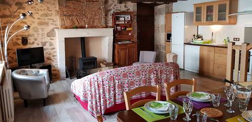 Gîte pour 5 personnes, avec jacuzzi ainsi que terrasse et sauna à Roussines