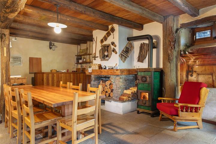 Entire apartment, Apartment 'Furfulera' with Mountain View, Shared Garden and Balcony in Tartano, Alpi Orobie Occidentali