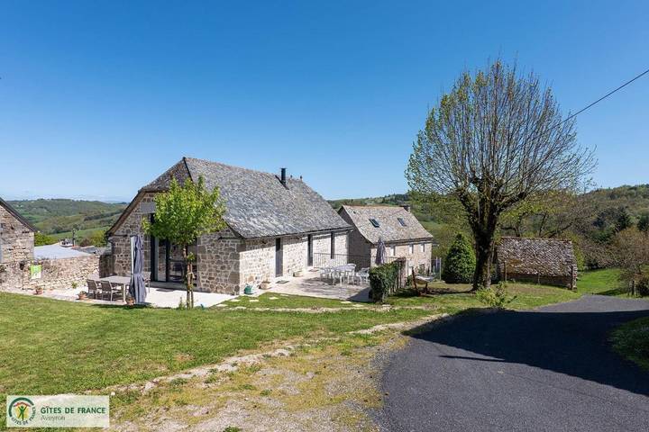Location de vacances pour 6 personnes, avec jardin et terrasse à Sénergues - 4