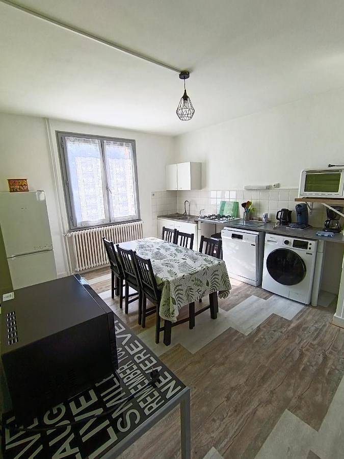 Appartement entier, Two-Bedroom Apartment in Orcival (Puy-de-Dôme), Parc naturel régional des Volcans d'Auvergne