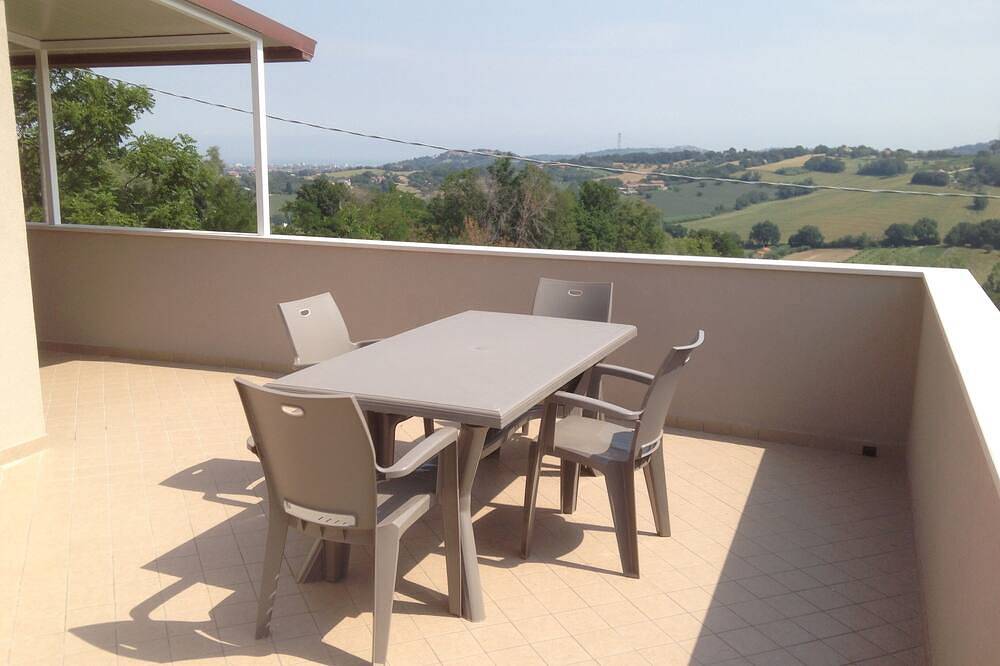 Hangvilla mit Meerblick in Tavullia, Pesaro-Urbino